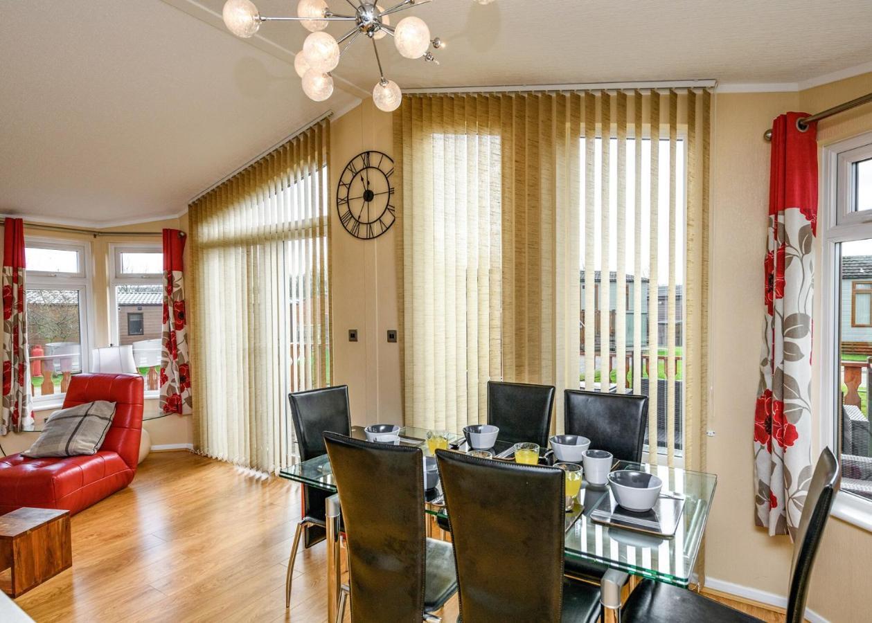 South Lakeland Leisure Village Hornby  Bagian luar foto